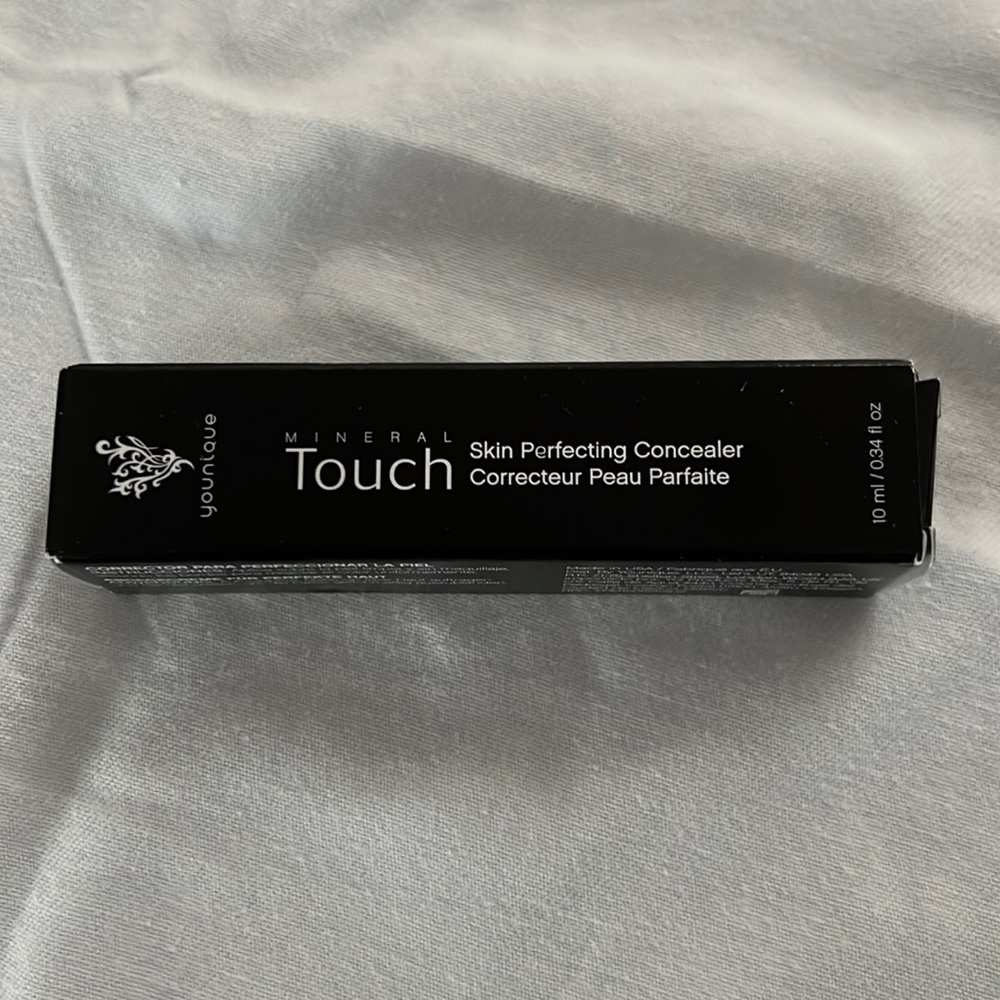Younique Skin Perfecting Concealer